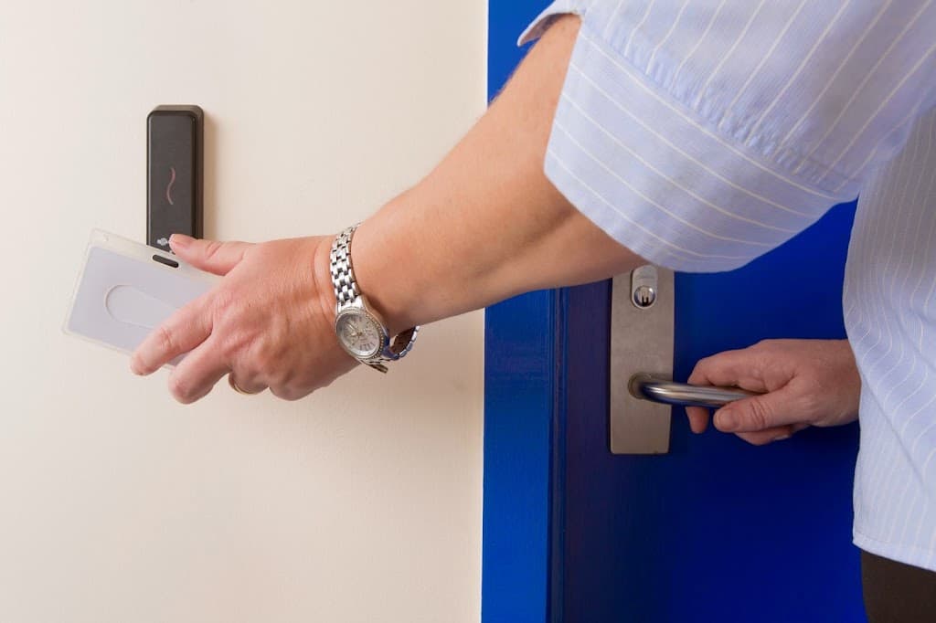 RUSWIN LOCKSMITH & SECURITY Townsville